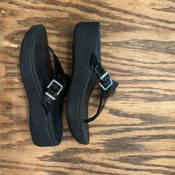 Vionic Cooper Shiny Black Flip Flop Wedge Sandals Slip On Women's Sz 6. #27 - Picture 3 of 5